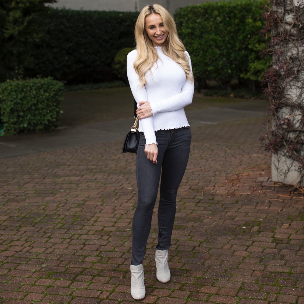 LAST ONE!! White Turtleneck Bodycon Basic Slim Fit - Picture 8 of 8